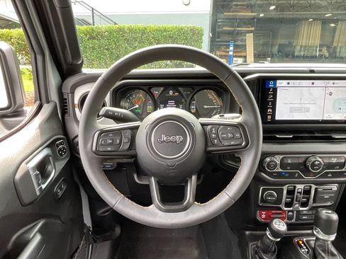 Used 2024 Jeep Wrangler Unlimited AWD/4WD image 9