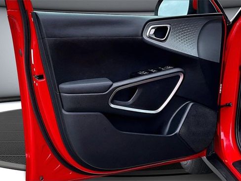 Used 2025 Kia Soul LX image 19