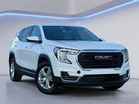 Used 2024 GMC Terrain SLE image 1