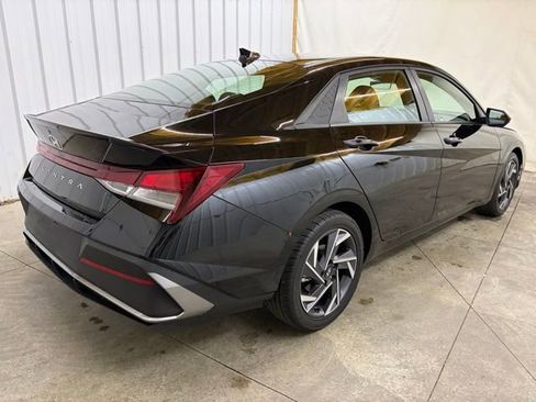 Used 2025 Hyundai Elantra Sport FWD image 6