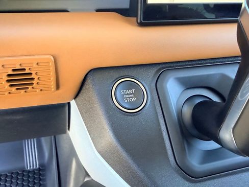 Used 2024 Land Rover Defender 110 SE image 6