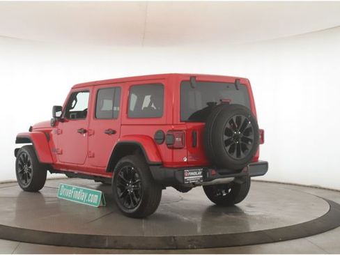 Used 2025 Jeep Wrangler Unlimited Sahara w/ Safety Group image 8