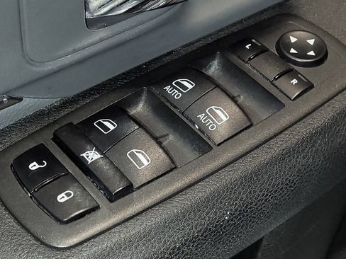 Used 2022 RAM 1500 Classic SLT RWD image 27