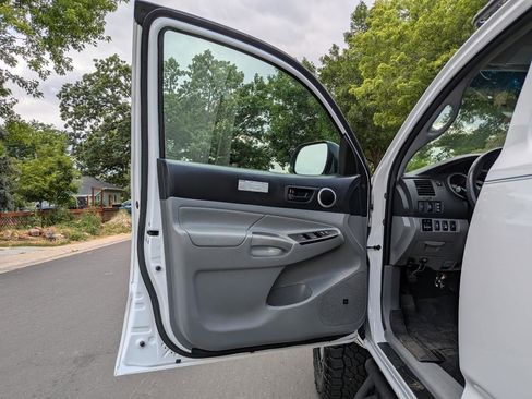 Used 2014 Toyota Tacoma 4x4 Double Cab w/ TRD Off-Road Package image 14