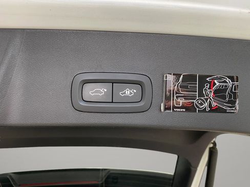 Used 2019 Volvo XC40 T4 Inscription image 19