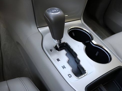 Used 2012 Jeep Grand Cherokee Laredo RWD image 24