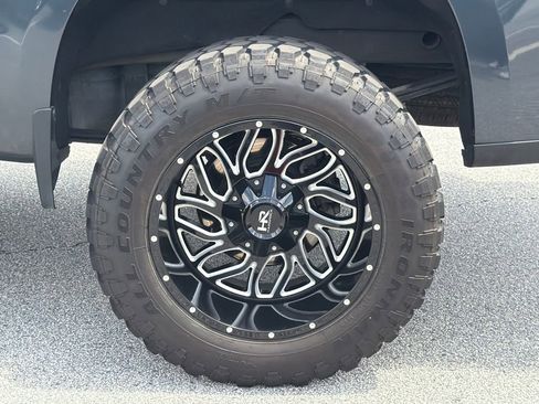 Used 2021 Chevrolet Silverado 1500 LT AWD/4WD image 19