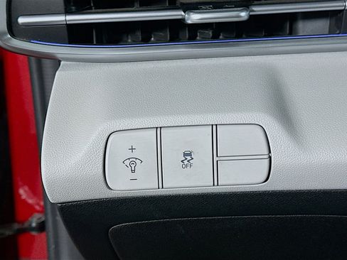 Used 2024 Hyundai Elantra Limited image 16