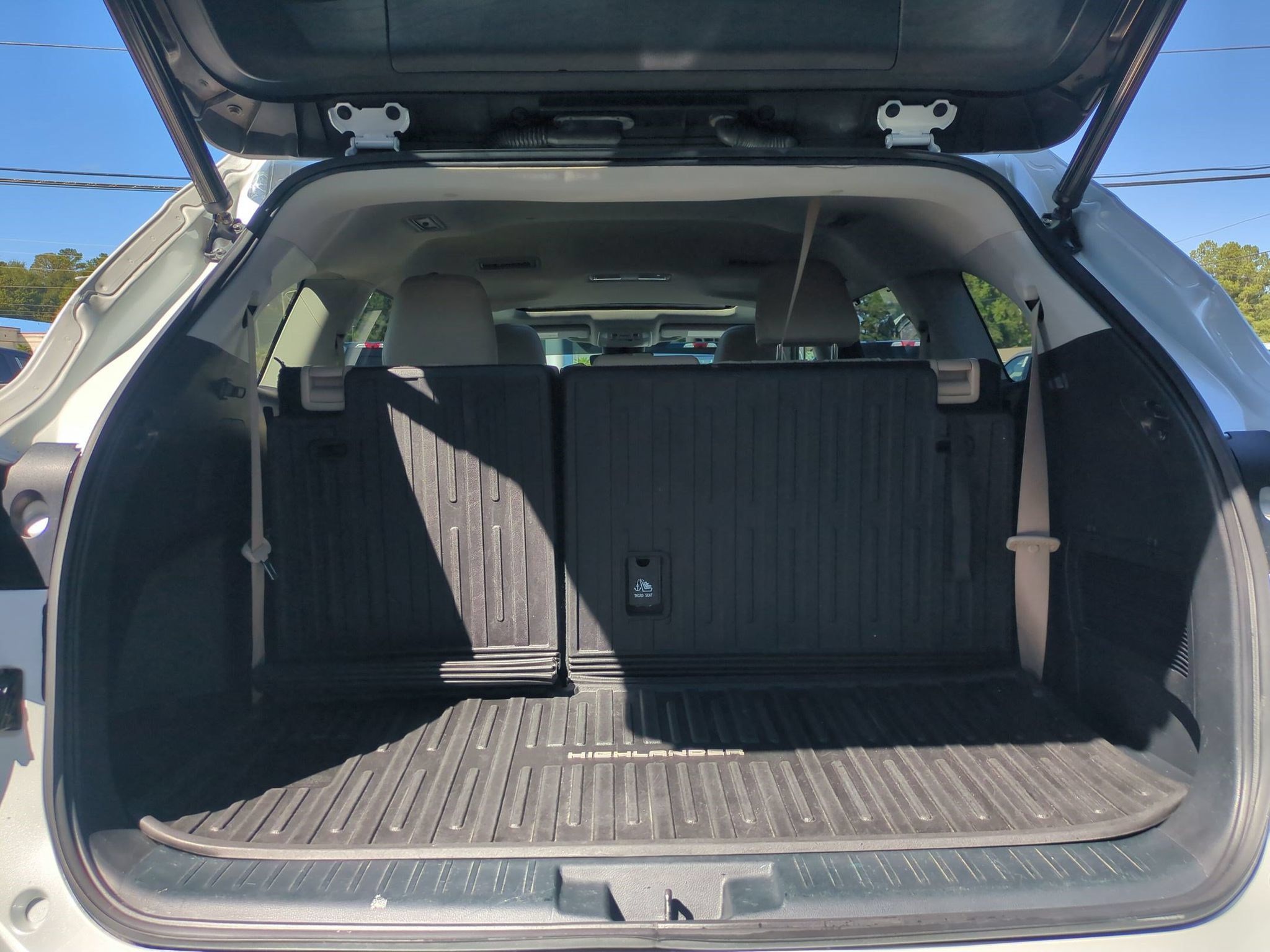 Used 2022 Toyota Highlander XLE FWD image 7
