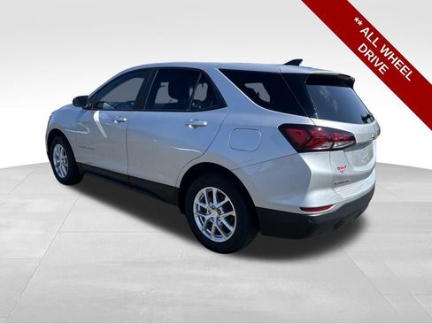 Used 2022 Chevrolet Equinox LS w/ LS Convenience Package image 3
