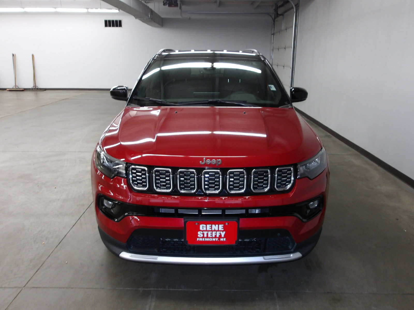 Used 2025 Jeep Compass Limited AWD/4WD image 6