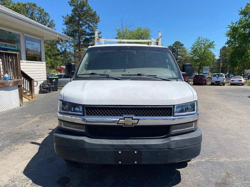 Used 2018 Chevrolet Express 3500 w/ Driver Convenience Package RWD image 2