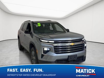 Used 2025 Chevrolet Traverse LT
