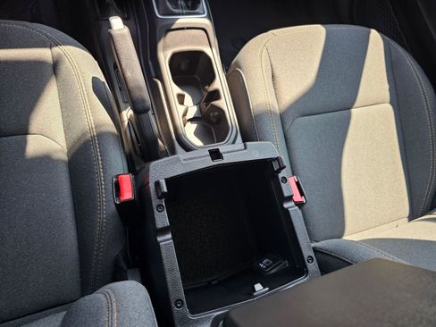 Used 2025 Jeep Wrangler Sport AWD/4WD image 27