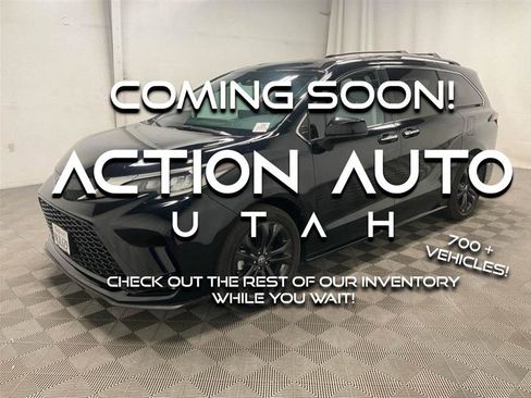 Used 2024 Toyota Sienna XSE w/ XSE Plus Package image 1