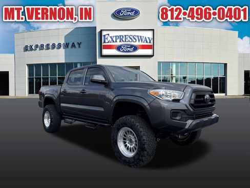 Used 2021 Toyota Tacoma SR AWD/4WD image 3