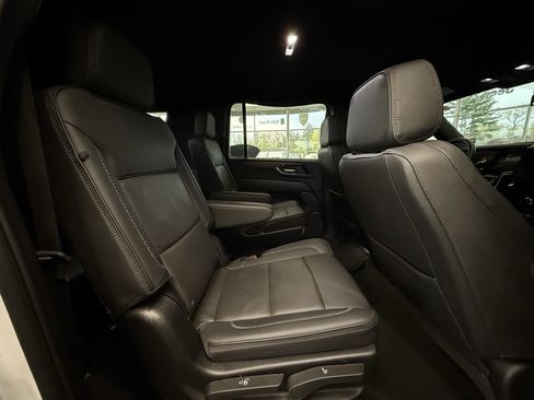 Used 2025 GMC Yukon XL Denali AWD/4WD image 30