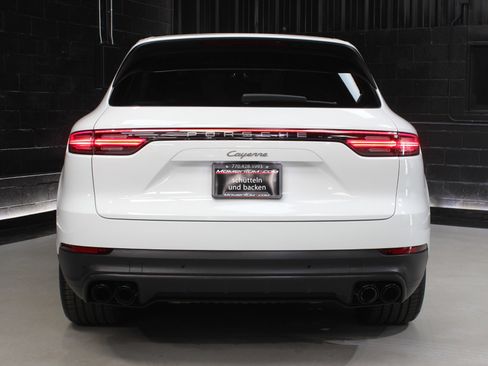 Used 2022 Porsche Cayenne Platinum Edition image 13