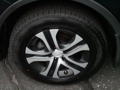 Used 2018 Toyota RAV4 LE w/ Carpet Mat Package FWD image 15