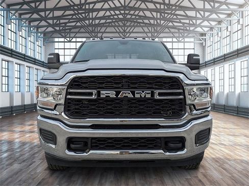 Used 2024 RAM 2500 Tradesman w/ Chrome Appearance Group image 9