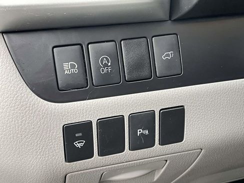 Used 2019 Toyota Highlander Limited image 12