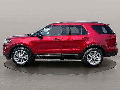 Used 2018 Ford Explorer XLT w/ Equipment Group 202A AWD/4WD image 3
