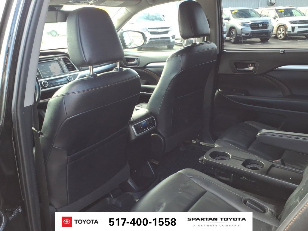 Used 2019 Toyota Highlander XLE AWD/4WD image 12