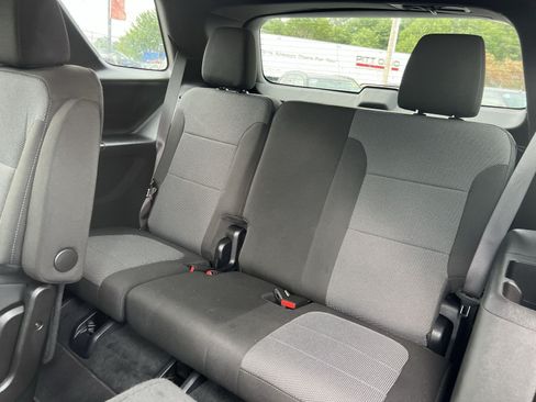 Used 2023 Chevrolet Traverse LT AWD/4WD image 24