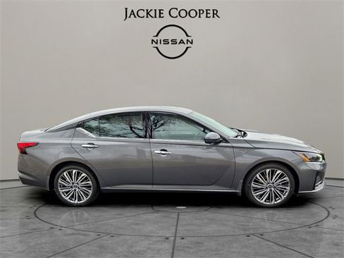 New 2025 Nissan Altima 2.5 SL image 6