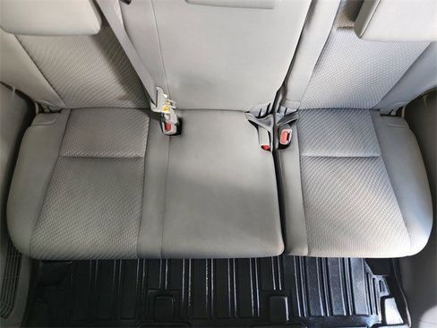 Used 2019 Toyota Highlander LE image 32