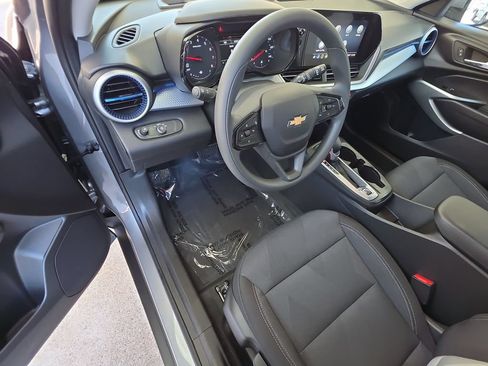 Used 2026 Chevrolet Trax LS w/ LS Convenience Package FWD image 10