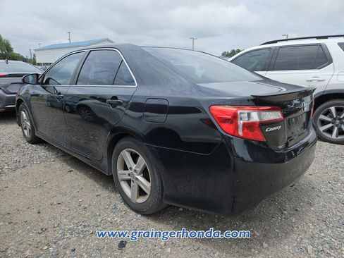 Used 2014 Toyota Camry SE FWD image 9