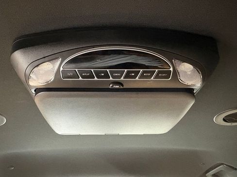 Used 2023 Chevrolet Traverse Premier FWD image 44