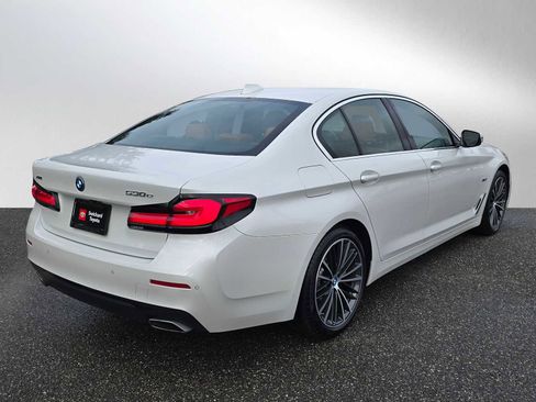 Used 2023 BMW 530e xDrive w/ Premium Package image 3