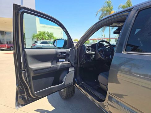 Used 2019 Toyota Tacoma TRD Off-Road w/ Technology Package AWD/4WD image 21