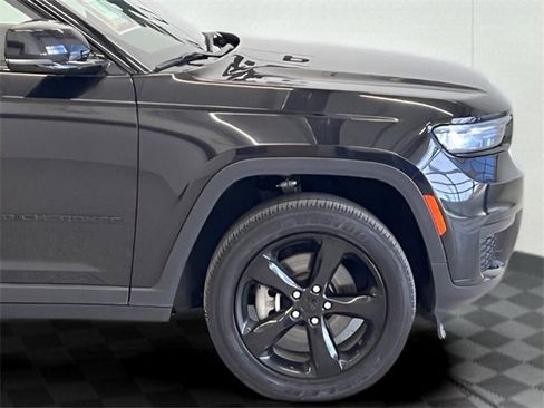Used 2023 Jeep Grand Cherokee L Laredo image 10