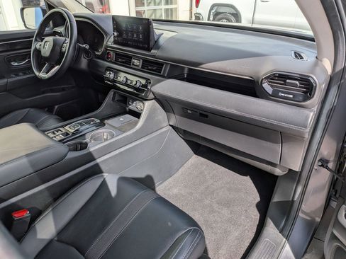 Used 2025 Honda Pilot EX-L image 33