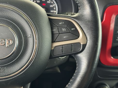 Used 2017 Jeep Renegade Latitude AWD/4WD image 33