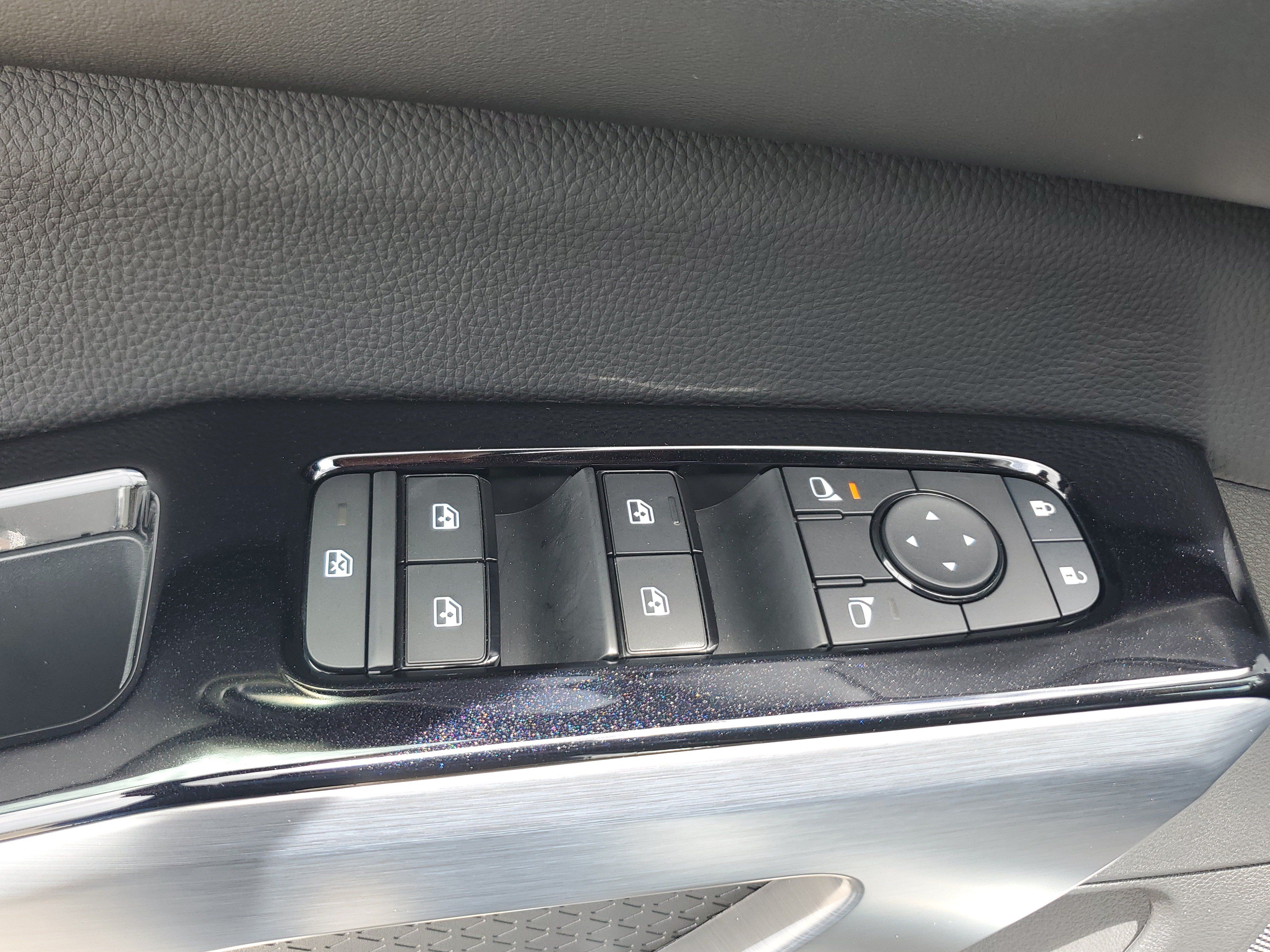 Used 2025 Nissan Pathfinder SL FWD image 30