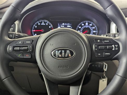 Used 2018 Kia Sorento LX image 16
