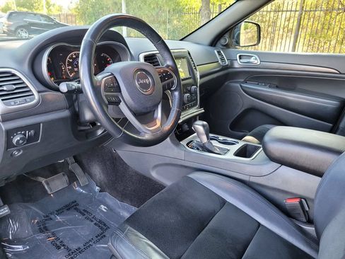 Used 2018 Jeep Grand Cherokee Altitude AWD/4WD image 11