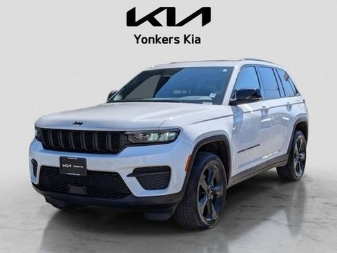 Used 2023 Jeep Grand Cherokee Altitude AWD/4WD image 2