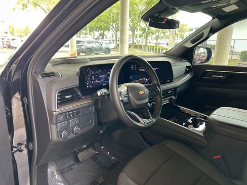 Used 2025 Chevrolet Suburban LS image 6