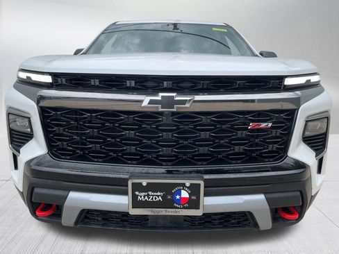Used 2025 Chevrolet Traverse Z71 AWD/4WD image 2