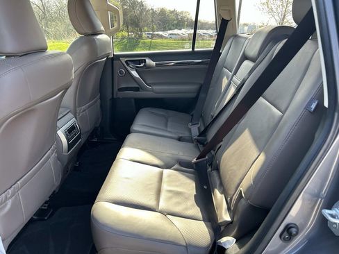 Used 2020 Lexus GX 460 Luxury w/ Accessory Package image 20