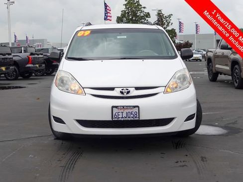 Used 2009 Toyota Sienna LE image 3