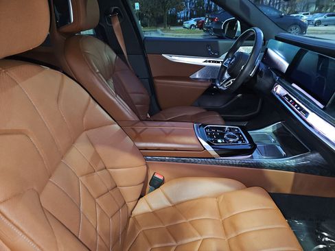 Certified 2023 BMW 760i xDrive w/ Executive Package image 10