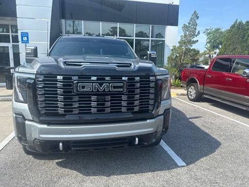 Used 2025 GMC Sierra 3500 Denali Ultimate AWD/4WD image 3