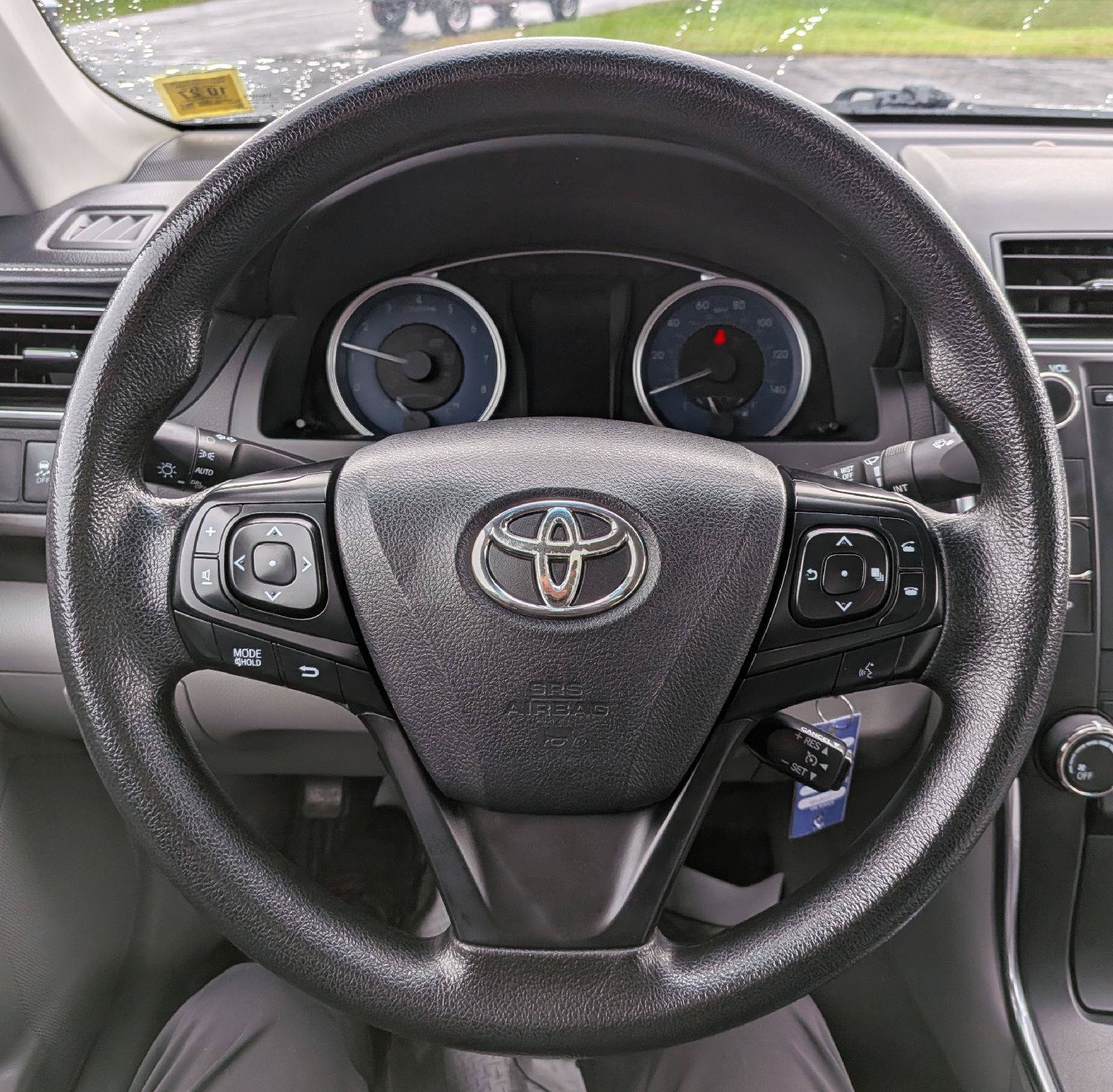 Used 2016 Toyota Camry LE FWD image 16