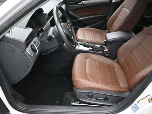 Used 2022 Volkswagen Passat 2.0T SE image 14